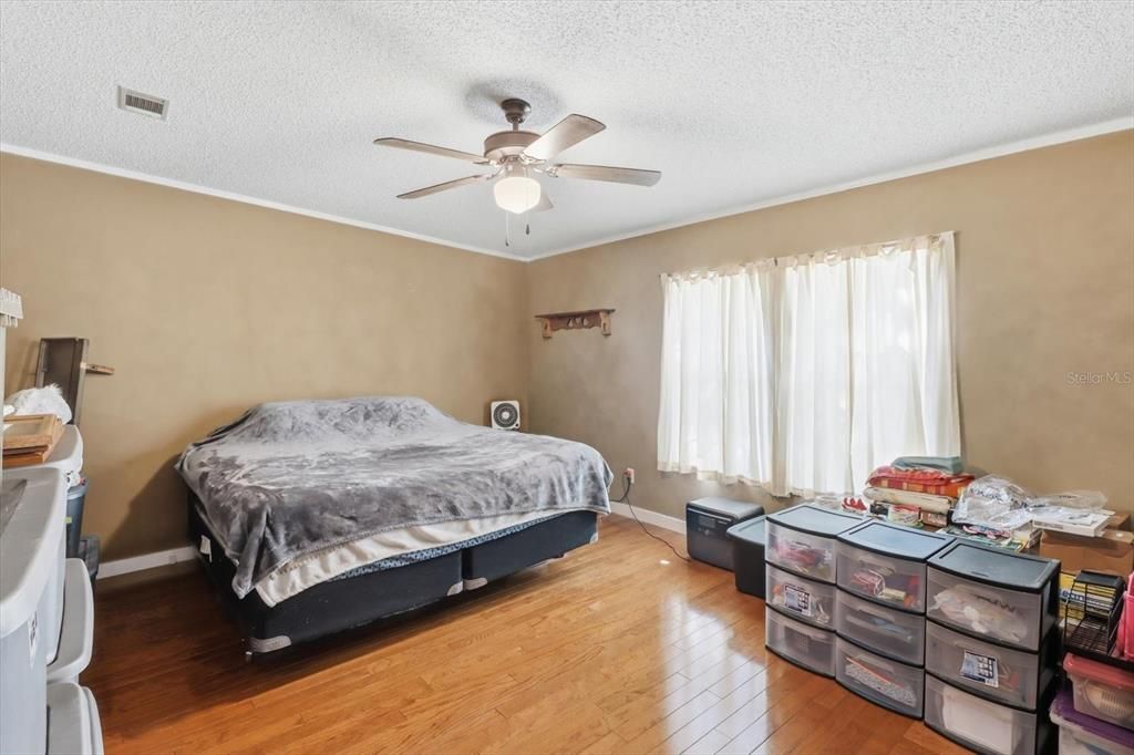 For Sale: $275,000 (4 beds, 2 baths, 2000 Square Feet)