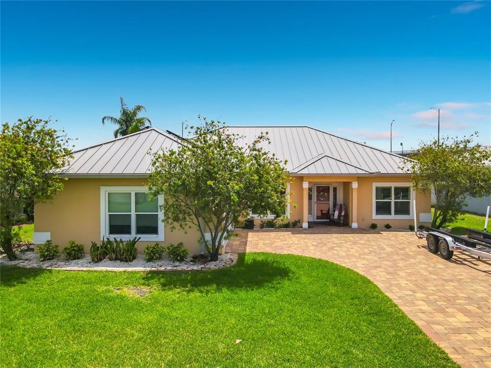 For Sale: $1,295,000 (3 beds, 2 baths, 2114 Square Feet)