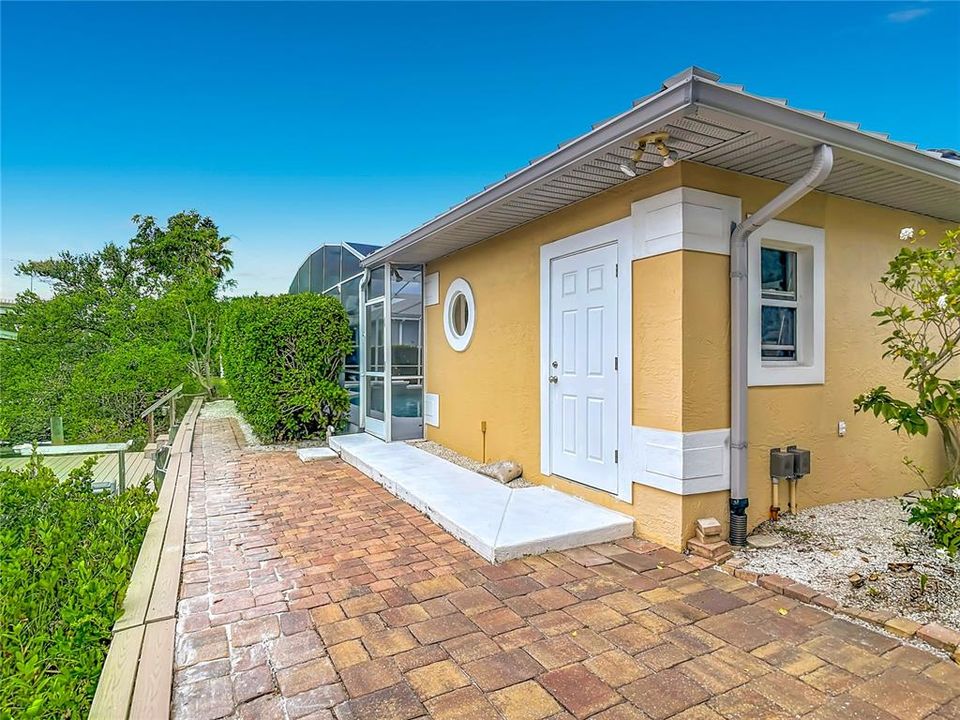 For Sale: $1,295,000 (3 beds, 2 baths, 2114 Square Feet)