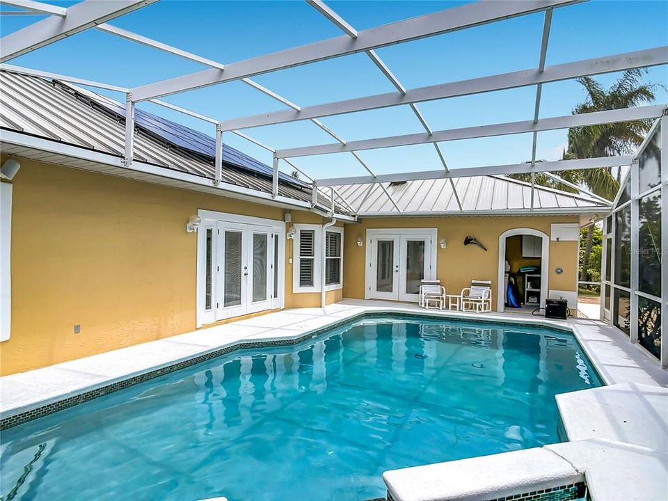 For Sale: $1,295,000 (3 beds, 2 baths, 2114 Square Feet)