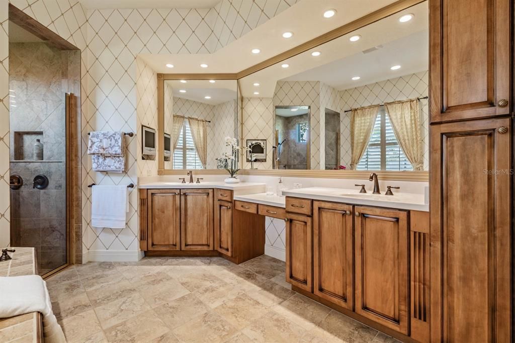 For Sale: $1,350,000 (3 beds, 3 baths, 3331 Square Feet)