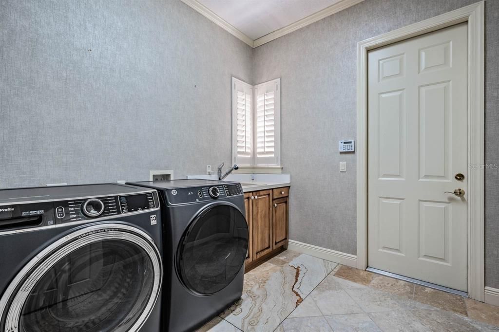 For Sale: $1,350,000 (3 beds, 3 baths, 3331 Square Feet)