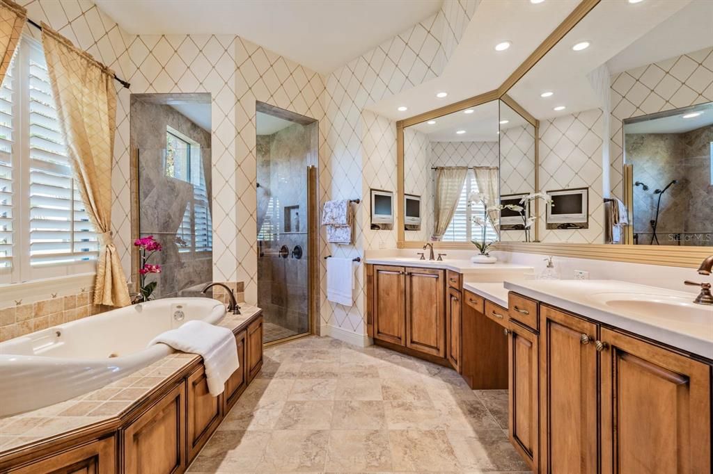 For Sale: $1,350,000 (3 beds, 3 baths, 3331 Square Feet)