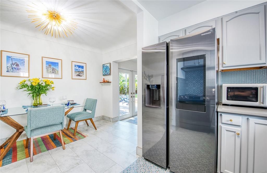 Под контрактом: $439,950 (2 спален, 1 ванн, 900 Квадратных фут)