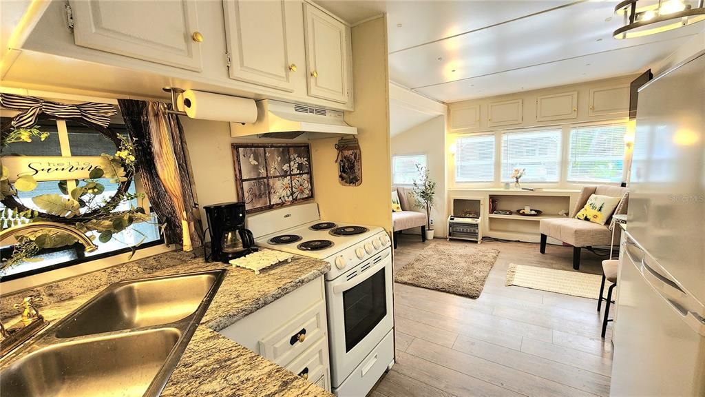 На продажу: $65,000 (1 спален, 1 ванн, 308 Квадратных фут)