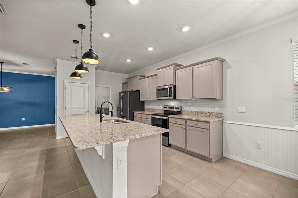 For Rent: $2,000 (2 beds, 2 baths, 1850 Square Feet)