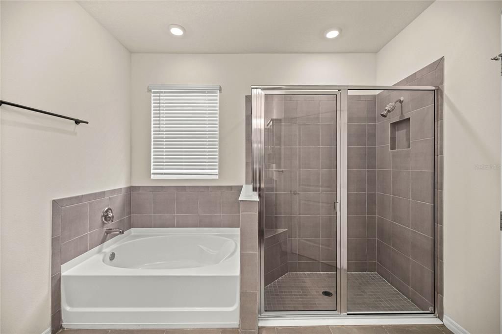 For Rent: $2,000 (2 beds, 2 baths, 1850 Square Feet)