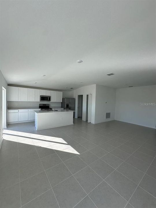 For Rent: $1,900 (3 beds, 2 baths, 1484 Square Feet)