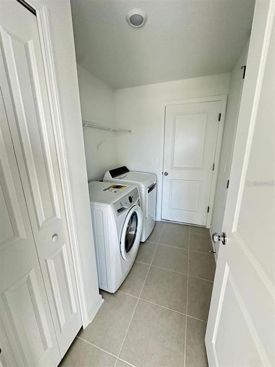 For Rent: $1,900 (3 beds, 2 baths, 1484 Square Feet)