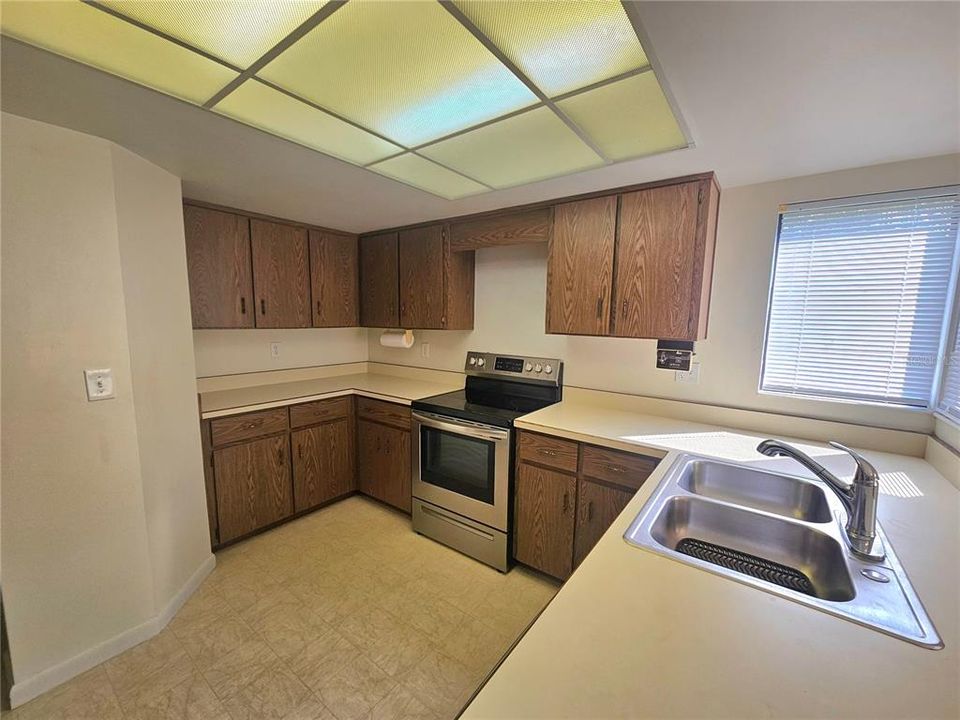 На продажу: $169,000 (2 спален, 2 ванн, 1098 Квадратных фут)