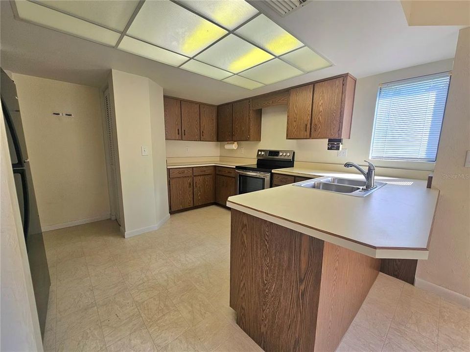 На продажу: $169,000 (2 спален, 2 ванн, 1098 Квадратных фут)