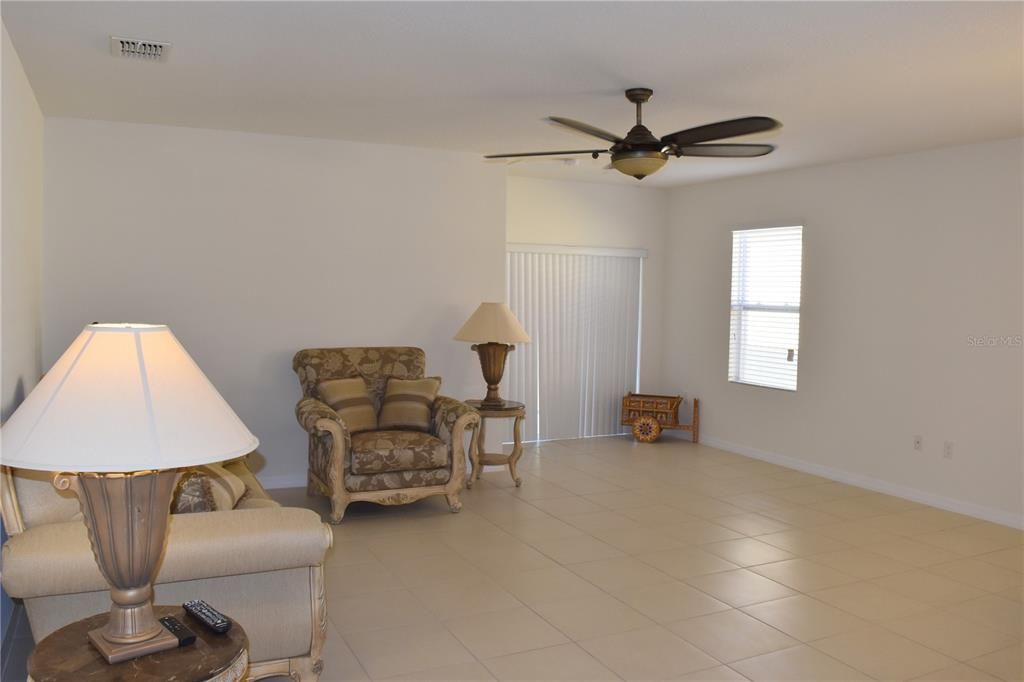 Activo con contrato: $390,000 (3 camas, 2 baños, 1770 Pies cuadrados)