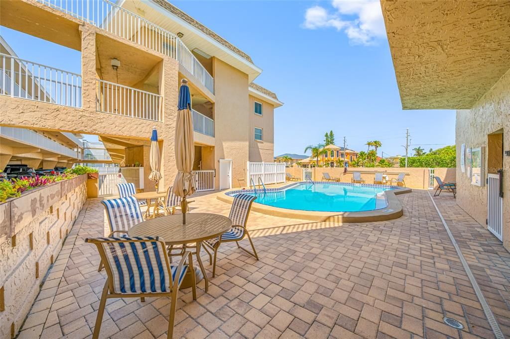 For Sale: $690,000 (2 beds, 2 baths, 1065 Square Feet)