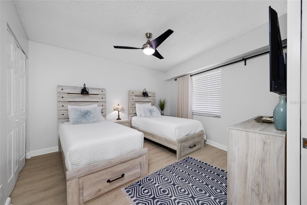 For Sale: $690,000 (2 beds, 2 baths, 1065 Square Feet)