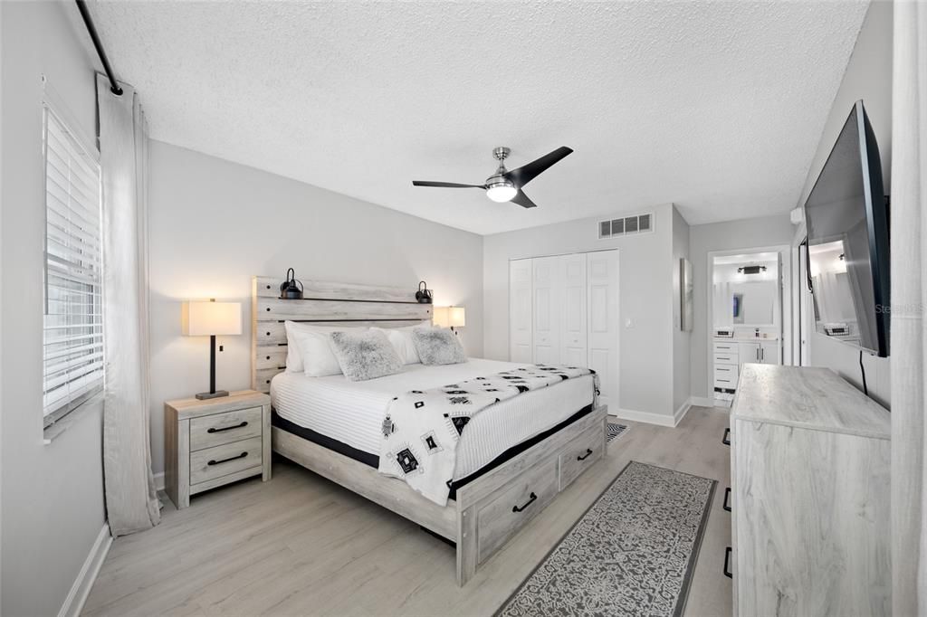 For Sale: $690,000 (2 beds, 2 baths, 1065 Square Feet)