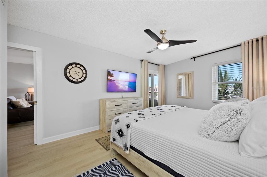 For Sale: $690,000 (2 beds, 2 baths, 1065 Square Feet)