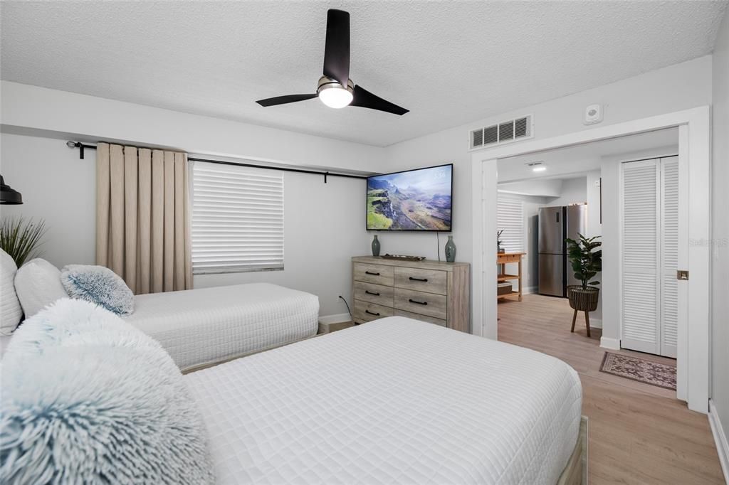 For Sale: $690,000 (2 beds, 2 baths, 1065 Square Feet)