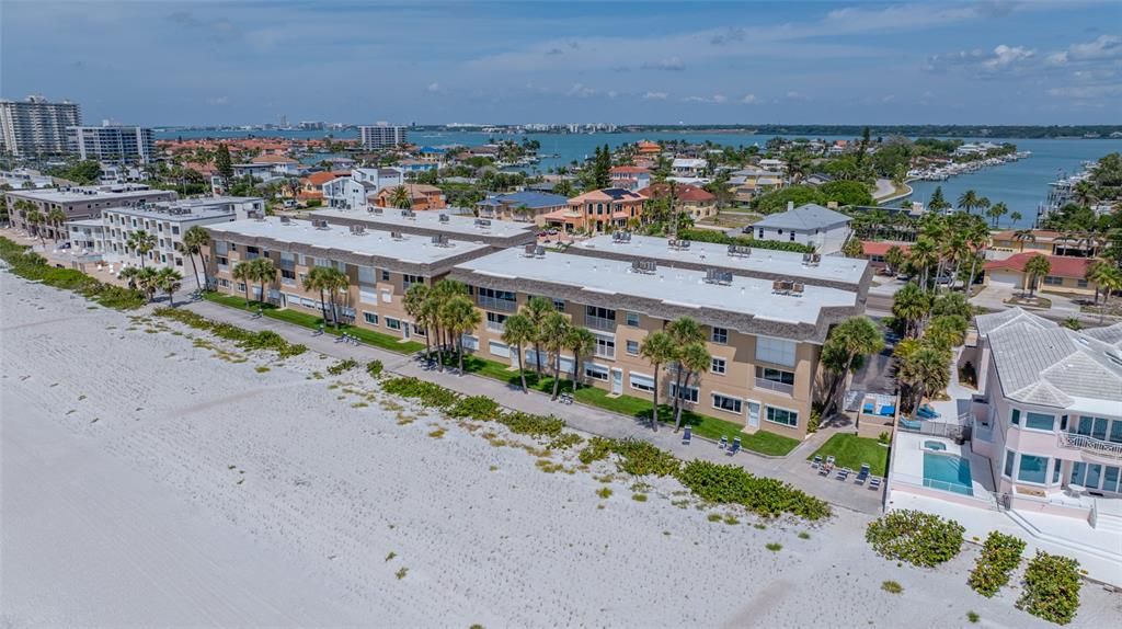 For Sale: $690,000 (2 beds, 2 baths, 1065 Square Feet)