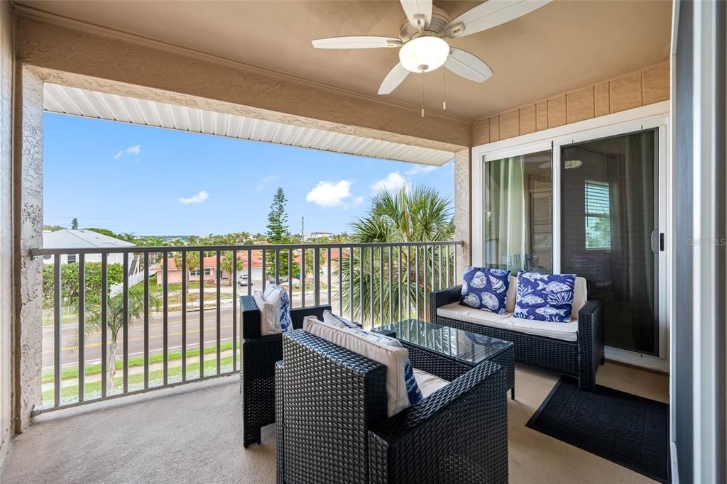 For Sale: $690,000 (2 beds, 2 baths, 1065 Square Feet)