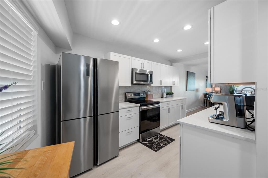 For Sale: $690,000 (2 beds, 2 baths, 1065 Square Feet)