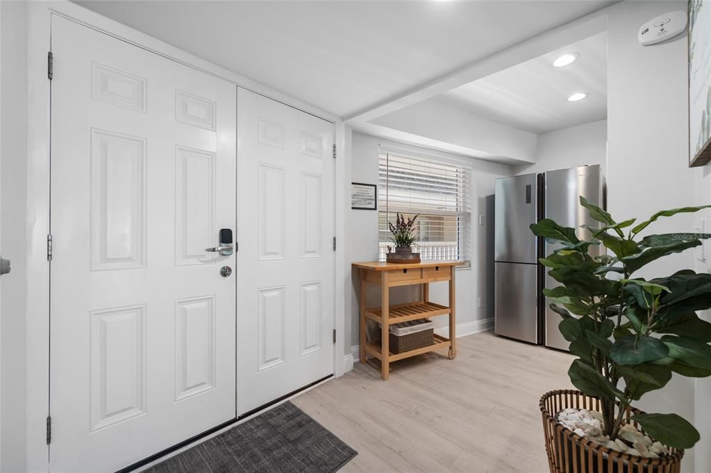 For Sale: $690,000 (2 beds, 2 baths, 1065 Square Feet)