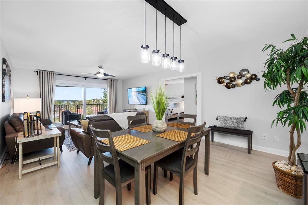 For Sale: $690,000 (2 beds, 2 baths, 1065 Square Feet)