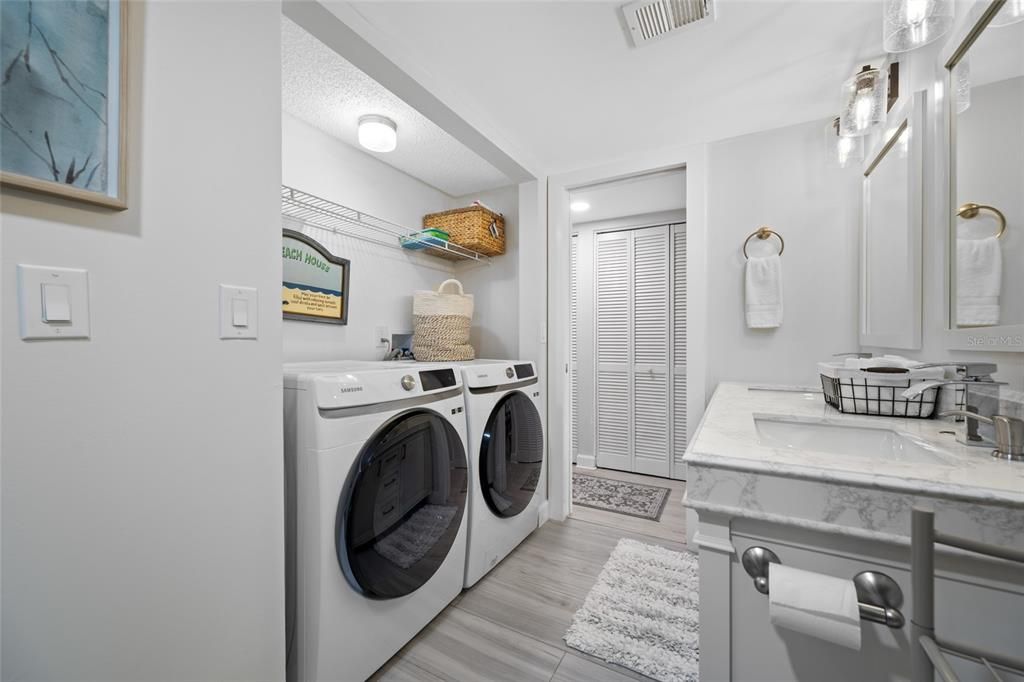For Sale: $690,000 (2 beds, 2 baths, 1065 Square Feet)
