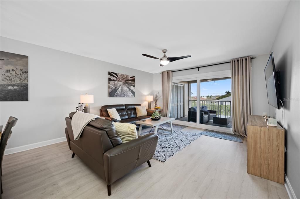 For Sale: $690,000 (2 beds, 2 baths, 1065 Square Feet)
