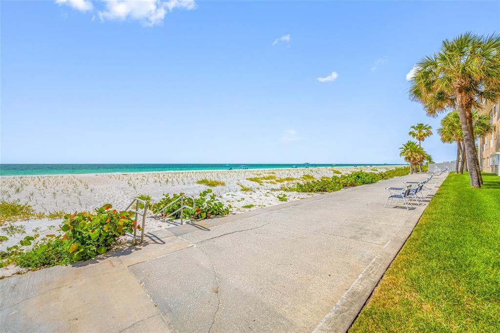 For Sale: $690,000 (2 beds, 2 baths, 1065 Square Feet)