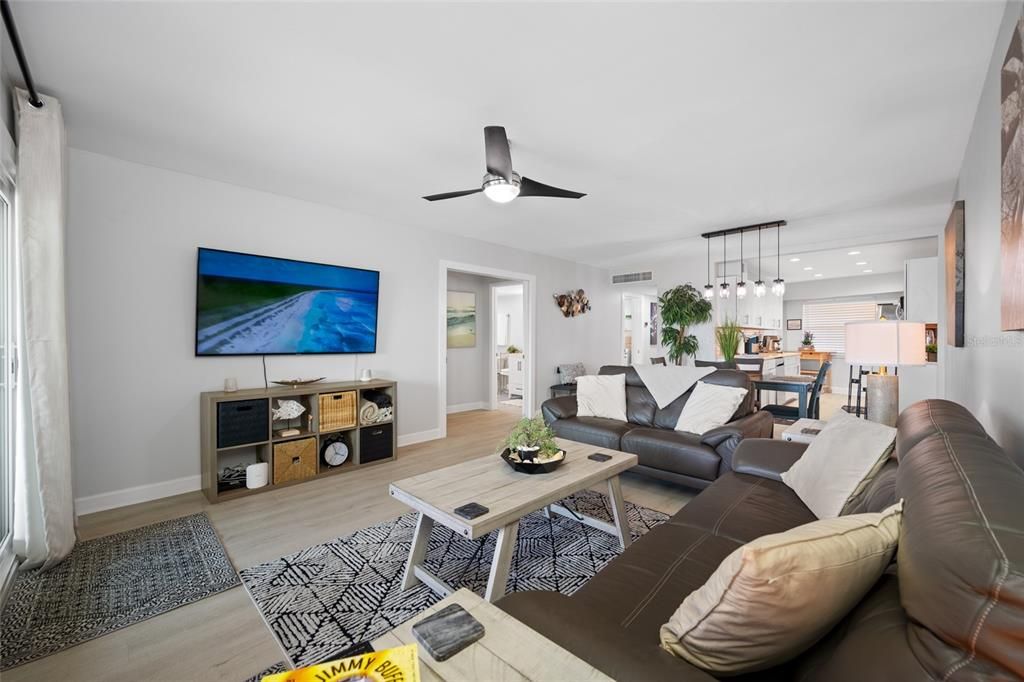 For Sale: $690,000 (2 beds, 2 baths, 1065 Square Feet)