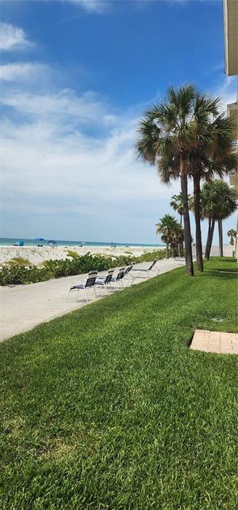 For Sale: $690,000 (2 beds, 2 baths, 1065 Square Feet)