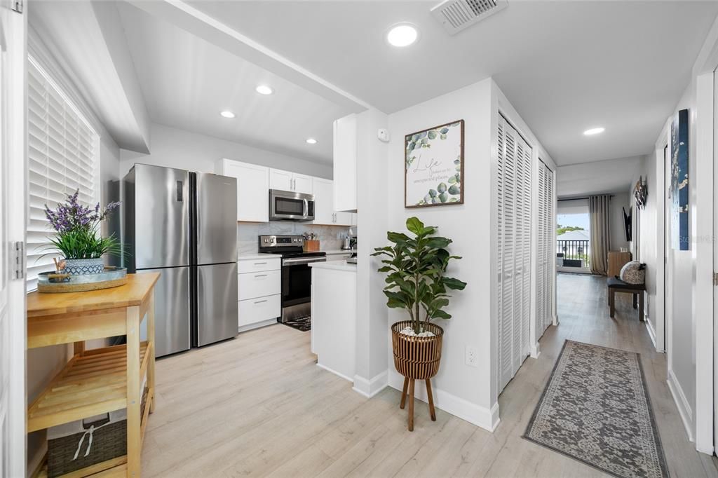 For Sale: $690,000 (2 beds, 2 baths, 1065 Square Feet)