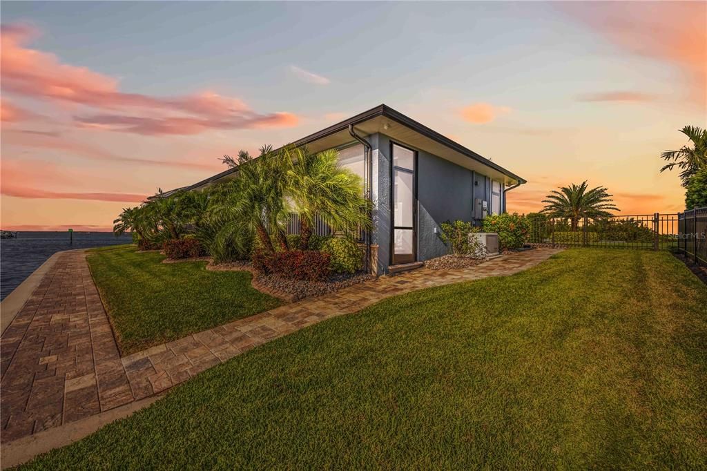 For Sale: $2,700,000 (4 beds, 4 baths, 3169 Square Feet)