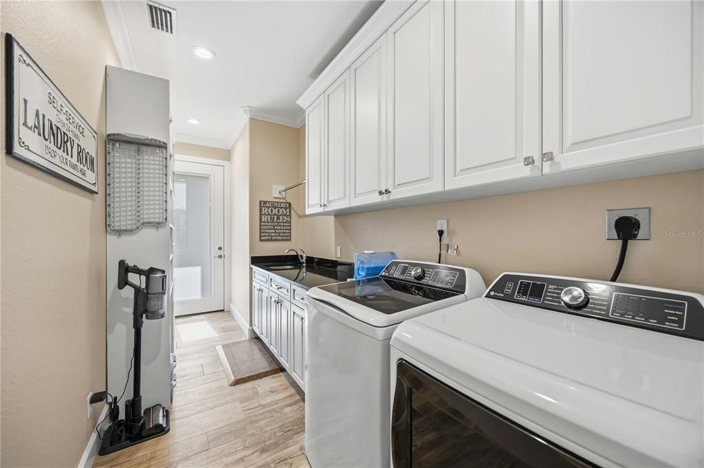 For Sale: $2,700,000 (4 beds, 4 baths, 3169 Square Feet)