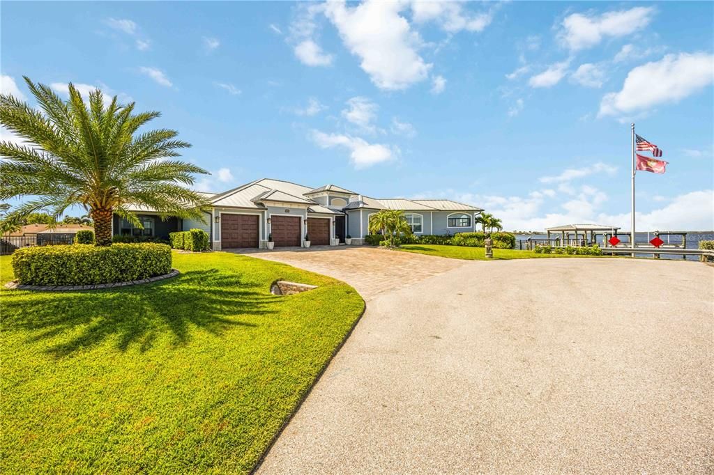 For Sale: $2,700,000 (4 beds, 4 baths, 3169 Square Feet)