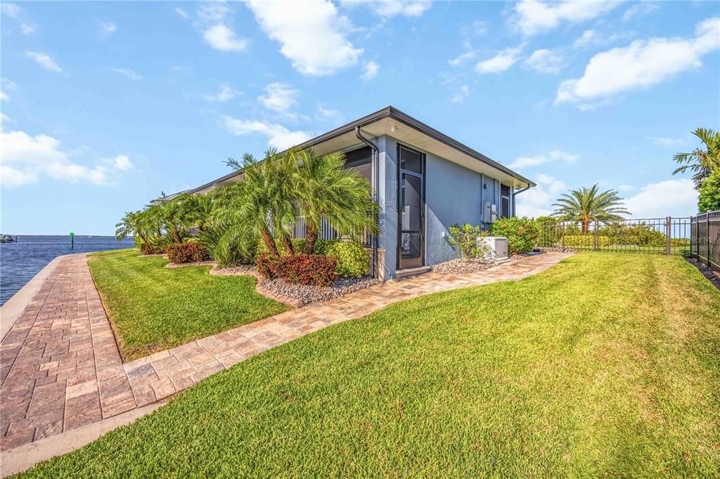 For Sale: $2,700,000 (4 beds, 4 baths, 3169 Square Feet)