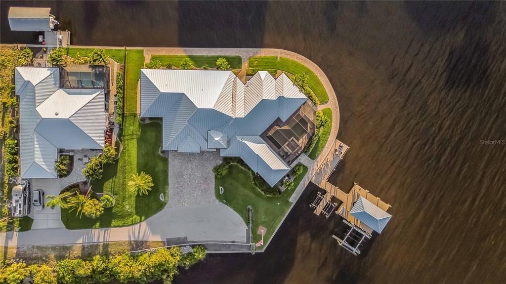 For Sale: $2,700,000 (4 beds, 4 baths, 3169 Square Feet)