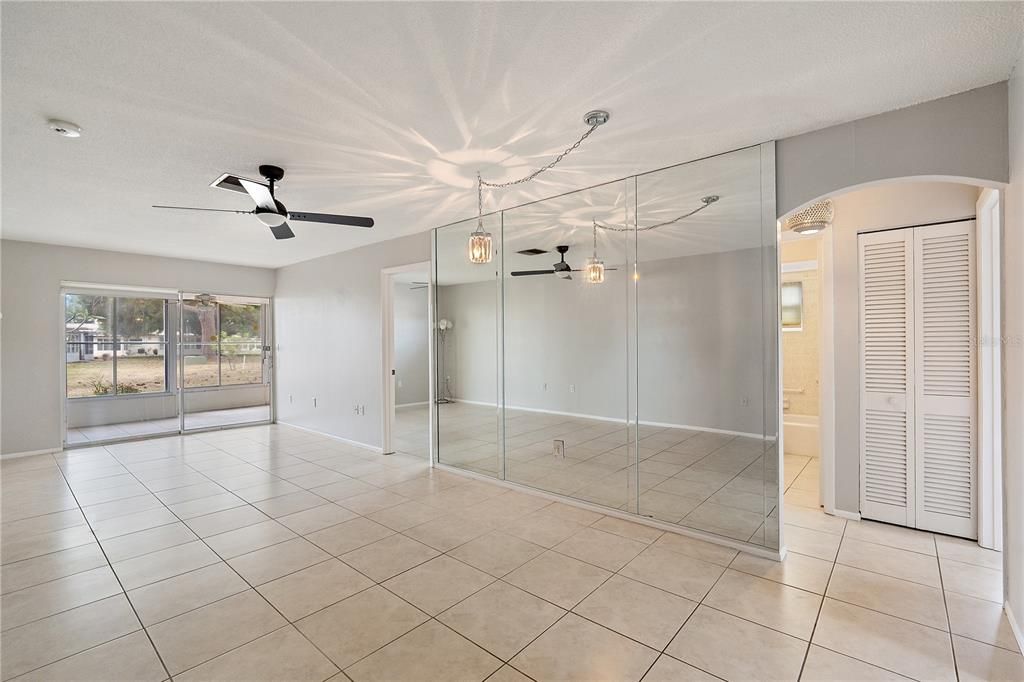 Activo con contrato: $195,000 (2 camas, 2 baños, 934 Pies cuadrados)