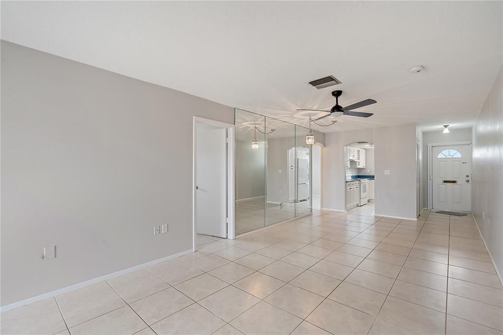Activo con contrato: $195,000 (2 camas, 2 baños, 934 Pies cuadrados)
