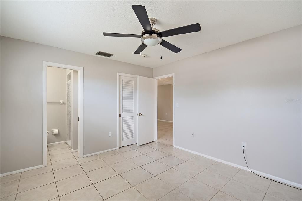 Activo con contrato: $195,000 (2 camas, 2 baños, 934 Pies cuadrados)