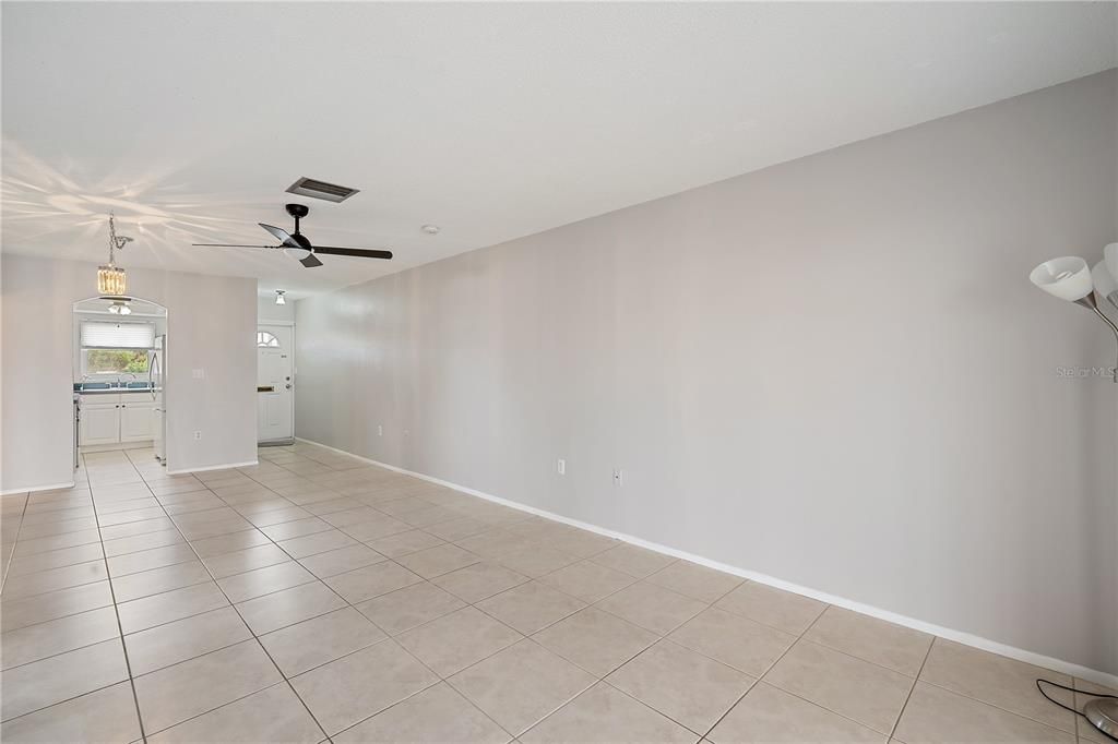 Activo con contrato: $195,000 (2 camas, 2 baños, 934 Pies cuadrados)