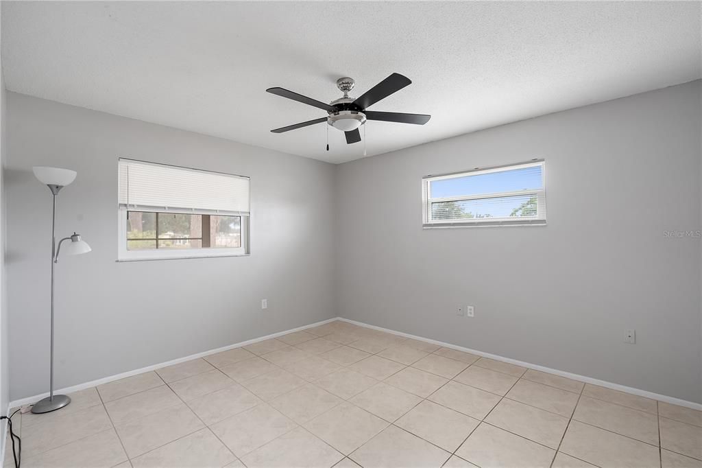 Activo con contrato: $195,000 (2 camas, 2 baños, 934 Pies cuadrados)