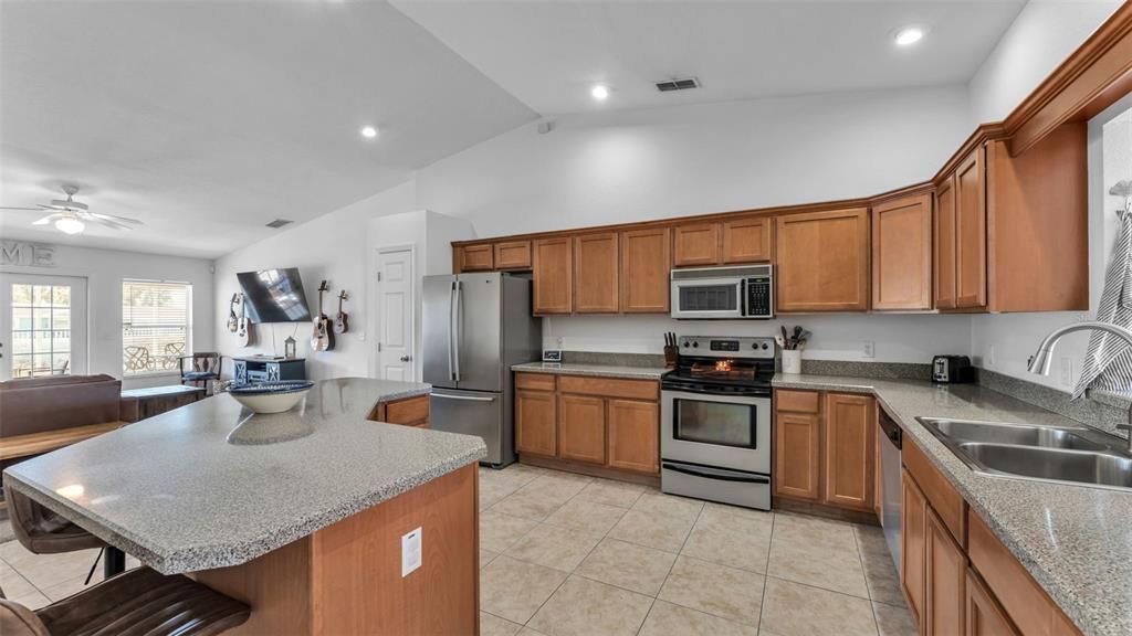 En Venta: $355,000 (3 camas, 2 baños, 1960 Pies cuadrados)