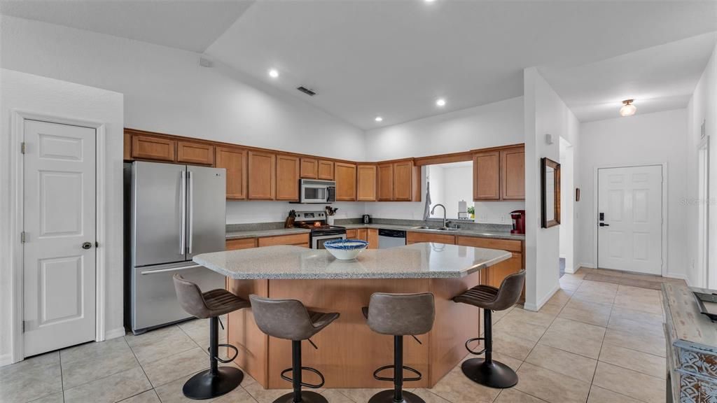 En Venta: $355,000 (3 camas, 2 baños, 1960 Pies cuadrados)