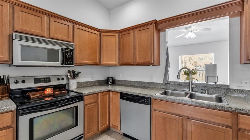 En Venta: $355,000 (3 camas, 2 baños, 1960 Pies cuadrados)