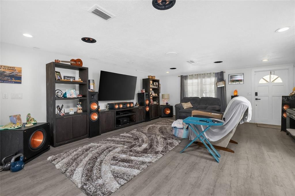 For Sale: $575,000 (2 beds, 2 baths, 1494 Square Feet)