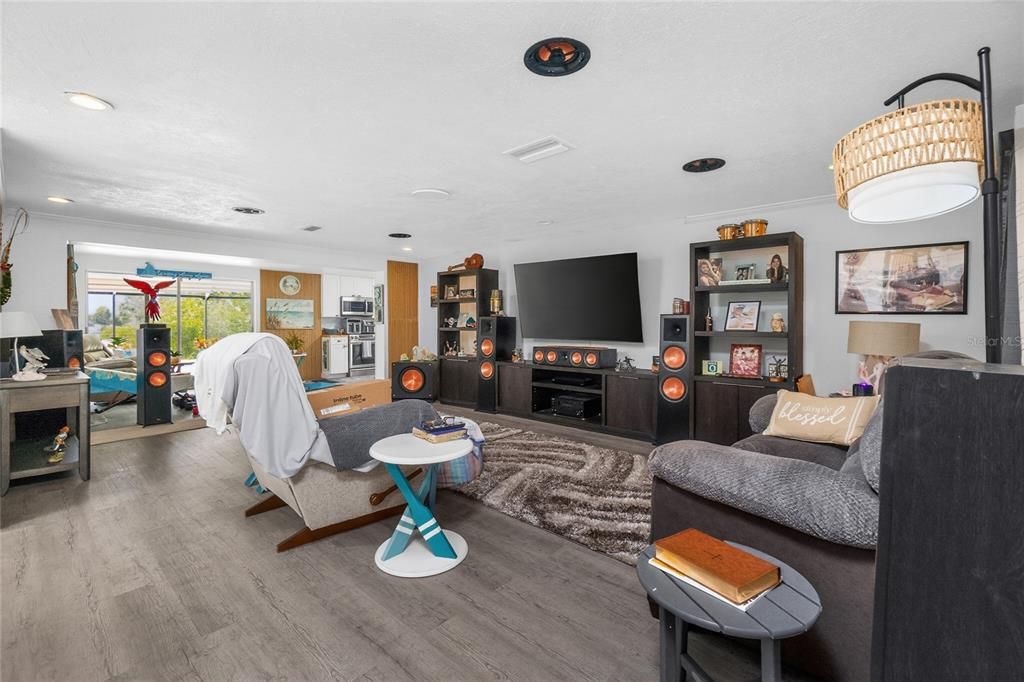 For Sale: $575,000 (2 beds, 2 baths, 1494 Square Feet)