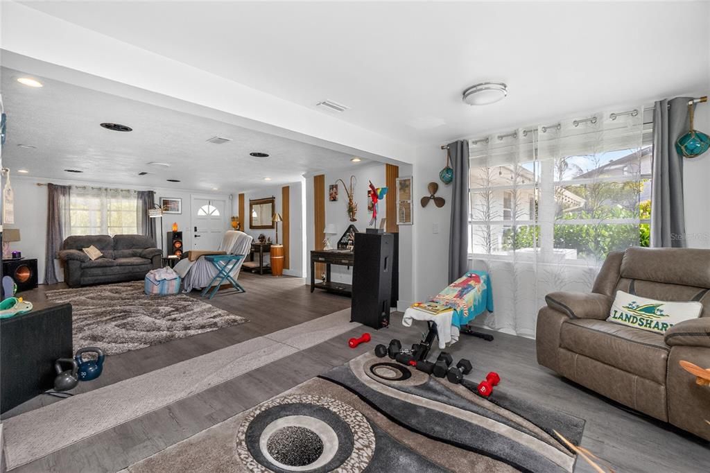 For Sale: $575,000 (2 beds, 2 baths, 1494 Square Feet)
