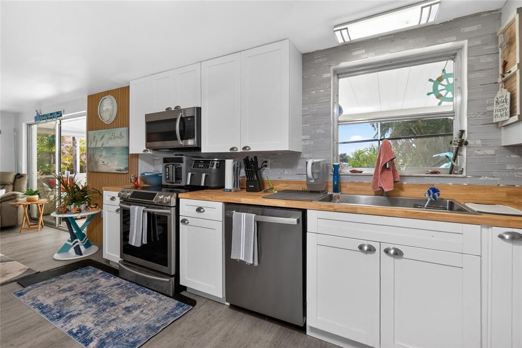 For Sale: $575,000 (2 beds, 2 baths, 1494 Square Feet)