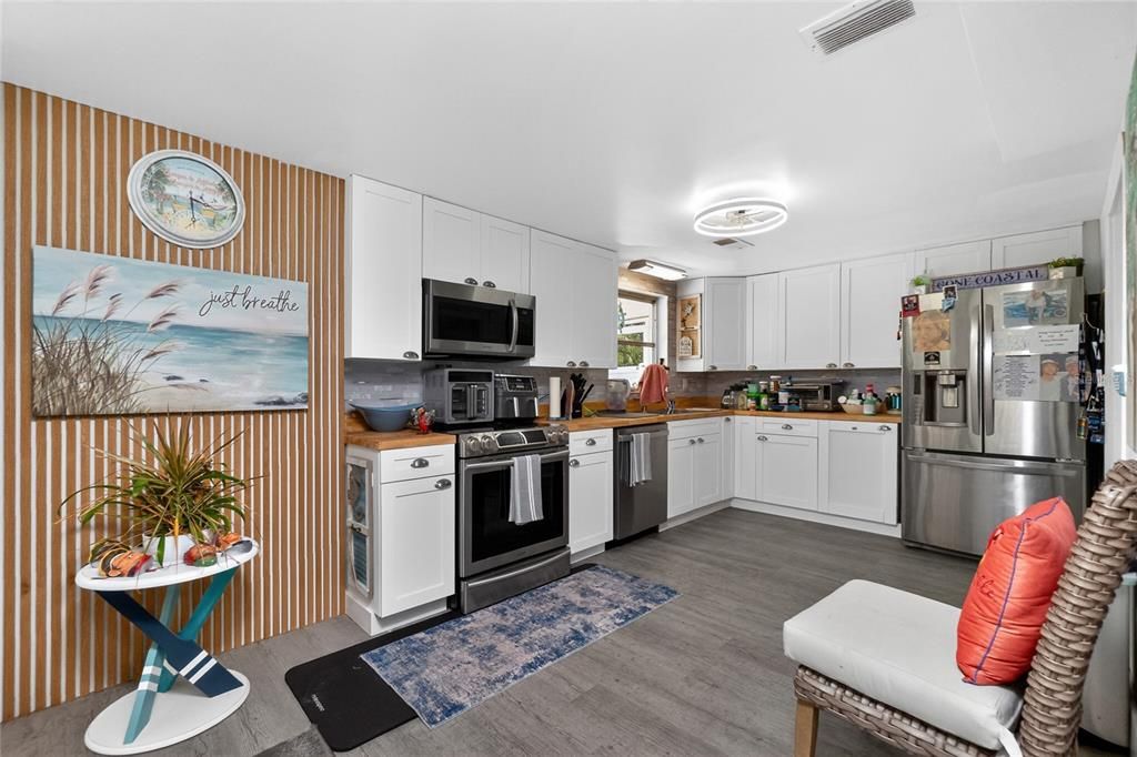 For Sale: $575,000 (2 beds, 2 baths, 1494 Square Feet)